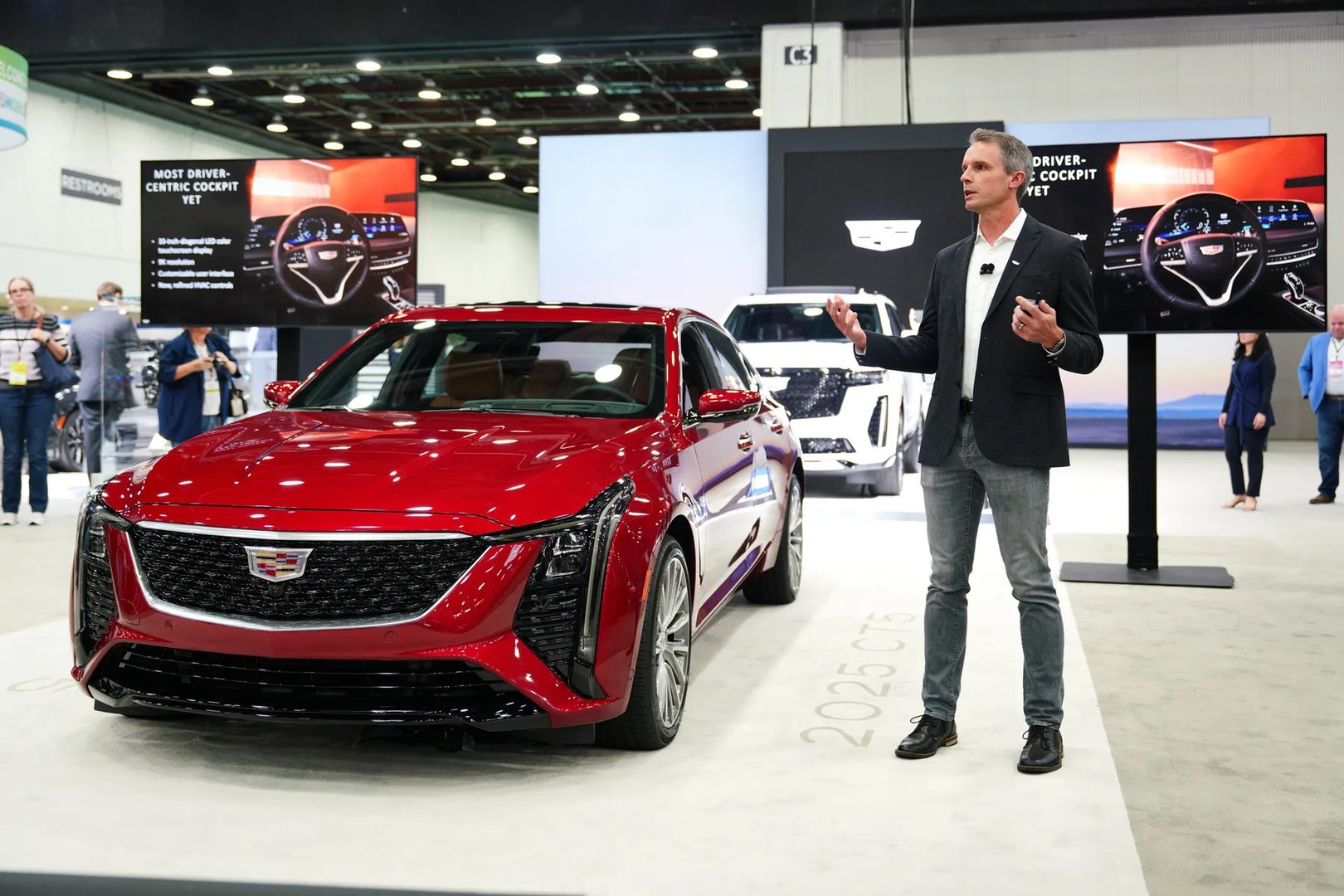 Cadillac_CT5_1_generation_restyling_1__Sedan__4.jpg