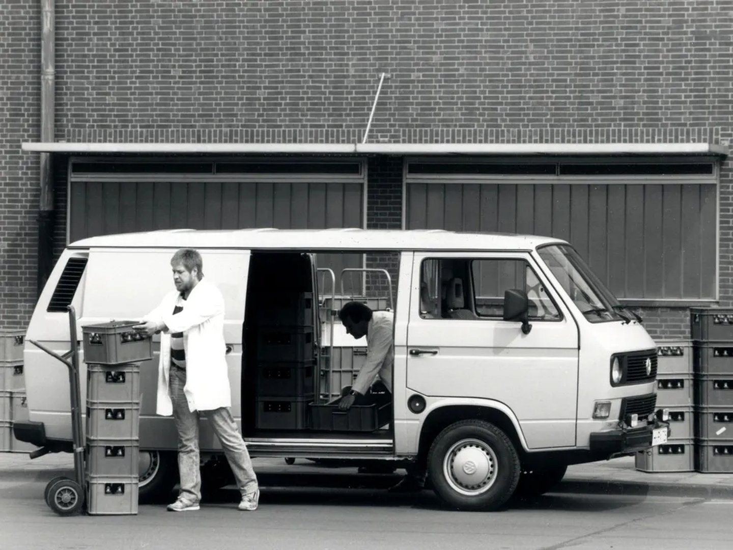 Volkswagen_Transporter_3_generation__Minivan__6.jpg