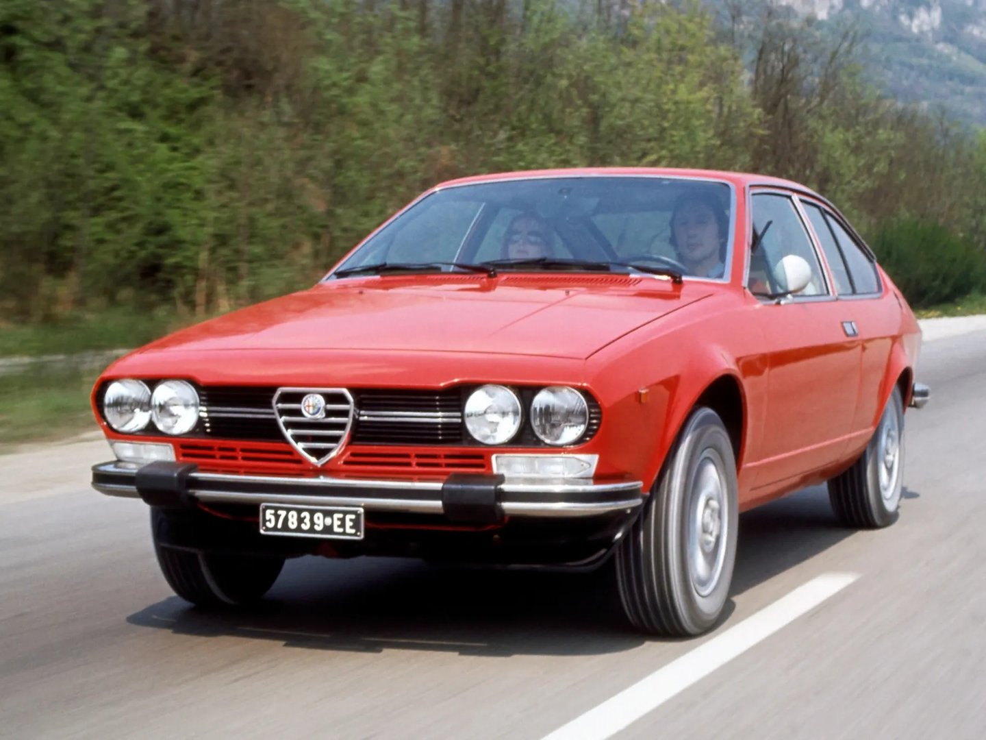Alfa Romeo_Alfetta_1_generation__Coupe__10.jpg