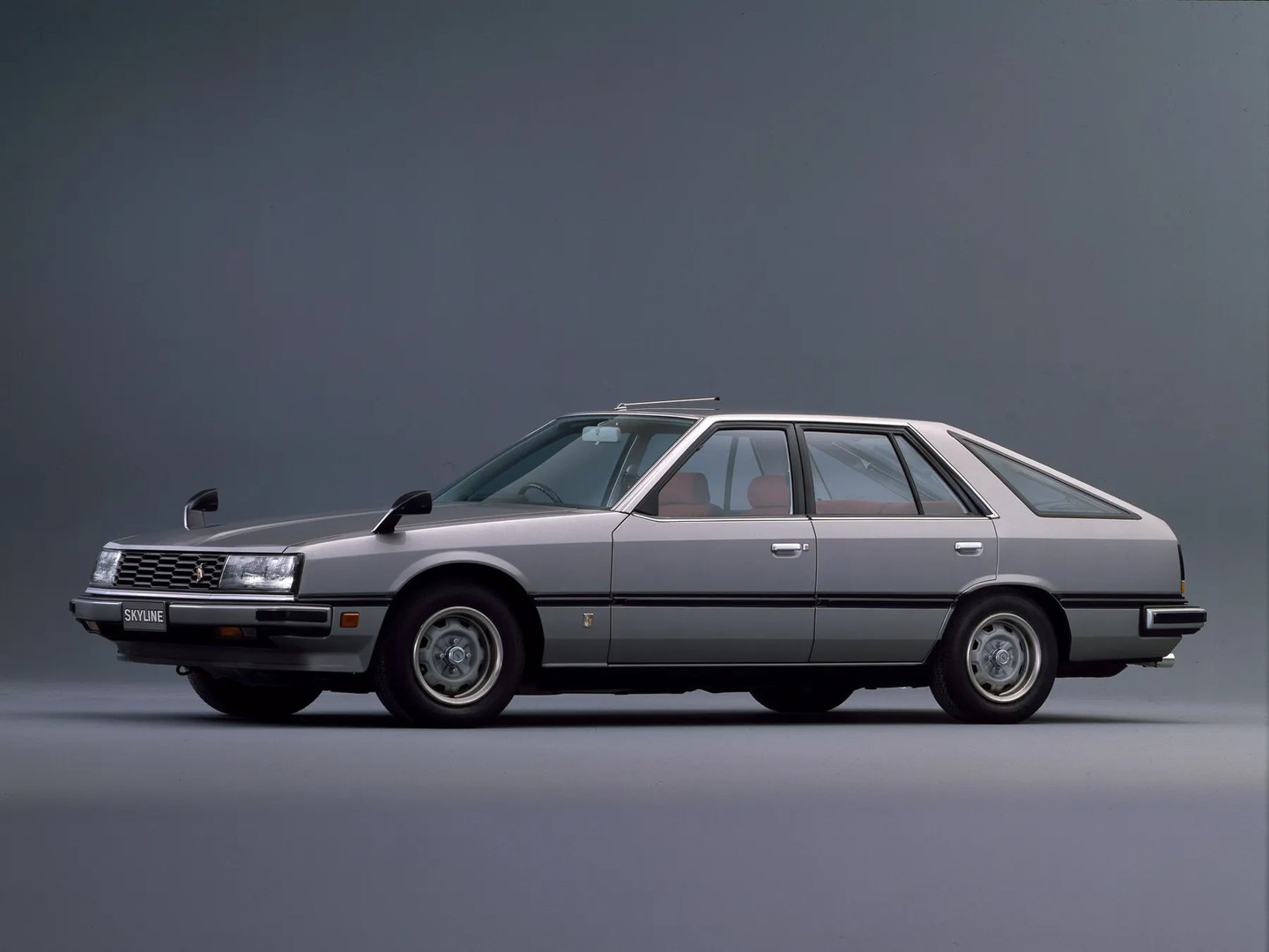 Nissan_Skyline_6_generation__Hatchback_5-door__2.jpg
