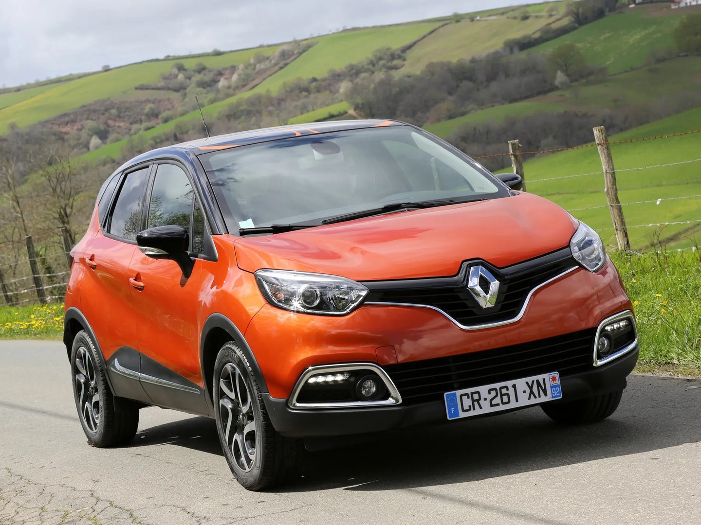 Renault_Captur_1_generation__SUV_5-doors__8.jpg