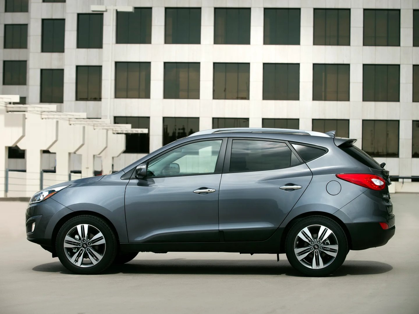 Hyundai_Tucson_2_generation__SUV_5-doors__8.jpg