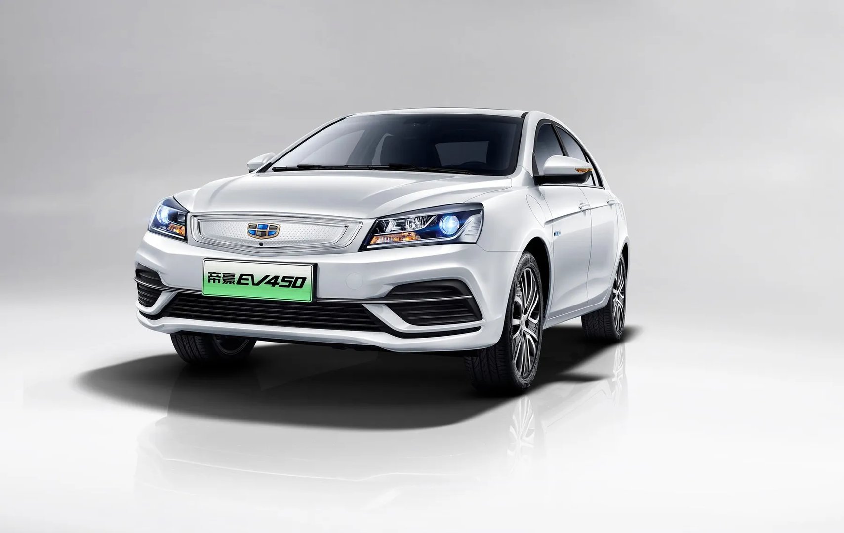 Geely_Emgrand_EV_1_generation_restyling__Sedan__2.jpg