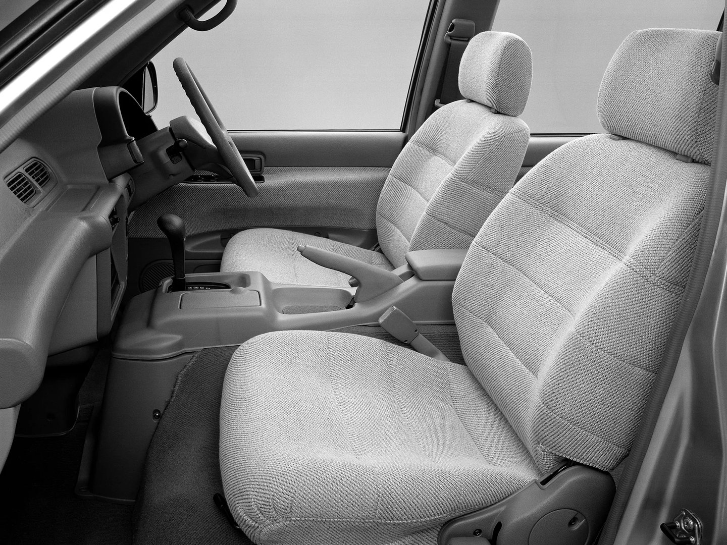 Nissan_Serena_1_generation__Compact_Van__6.jpg