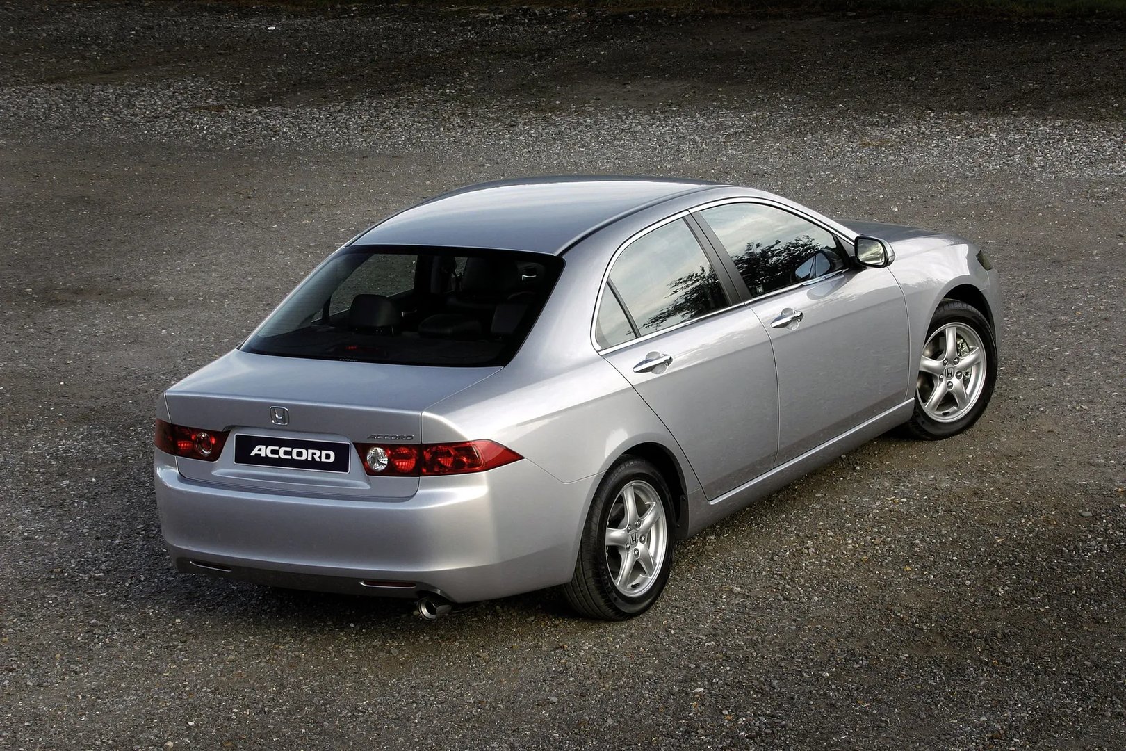 Honda_Accord_7_generation__Sedan__3.jpg