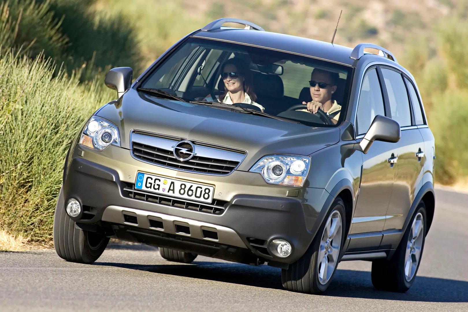 Opel_Antara_1_generation__SUV_5-doors__4.jpg