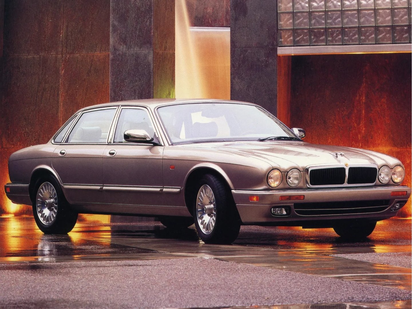 Jaguar_XJ_2_generation_restyling__Sedan__2.jpg
