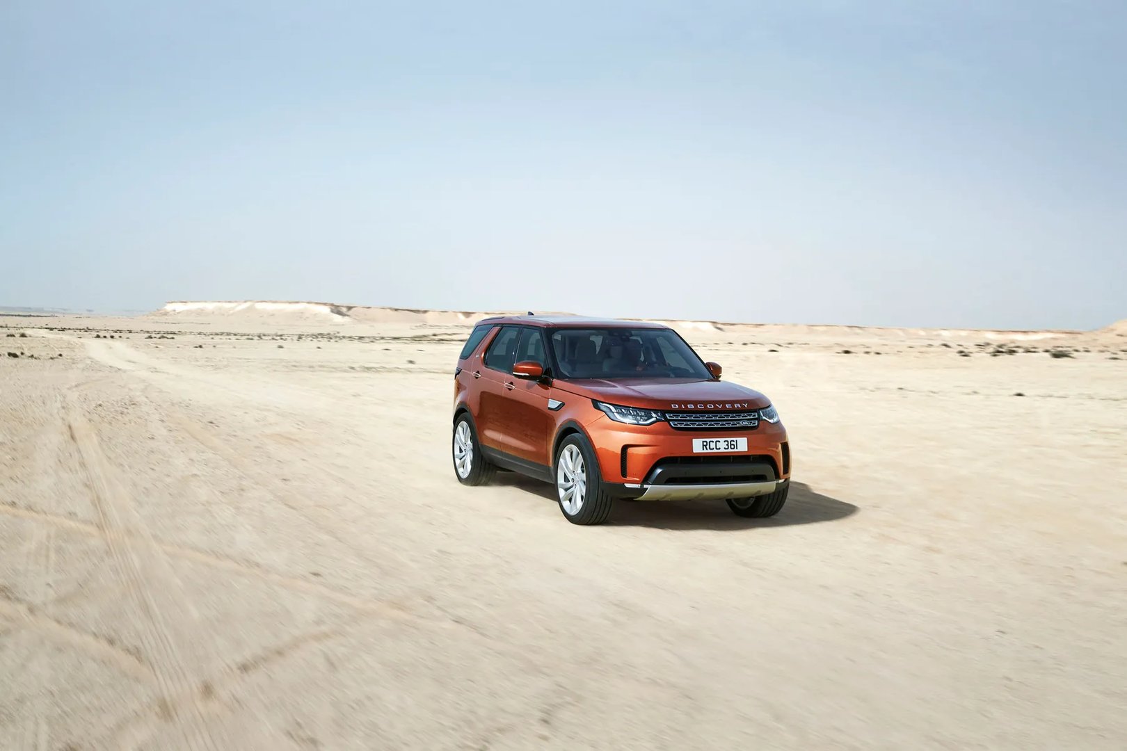Land Rover_Discovery_5_generation__SUV_5-doors__3.jpg