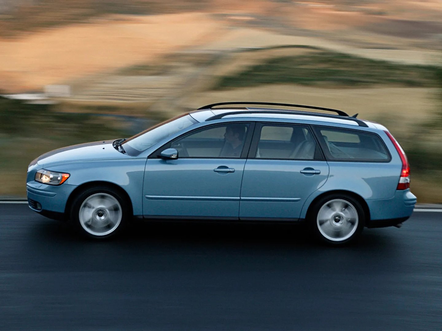 Volvo_V50_1_generation__Estate_5-door__13.jpg