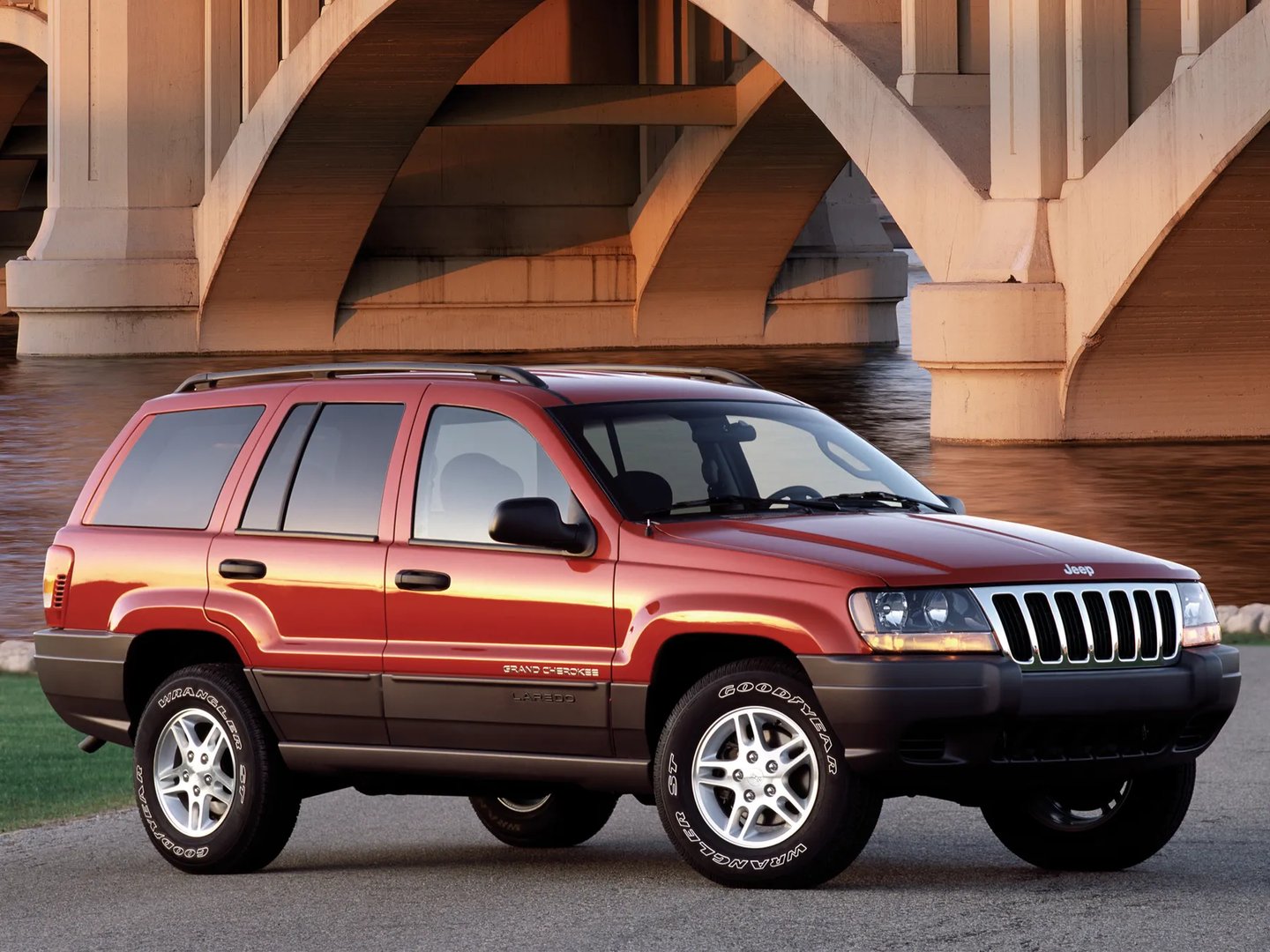 Jeep_Grand_Cherokee_2_generation__SUV_5-doors__6.jpg