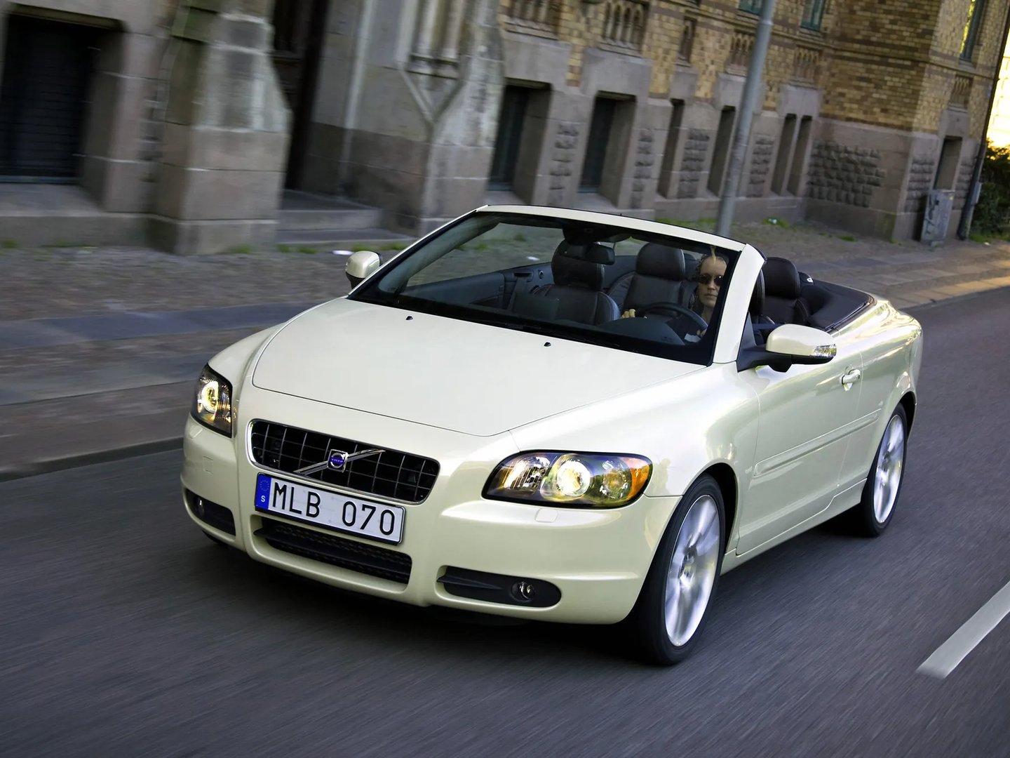 Volvo_C70_2_generation__Cabrio__12.jpg