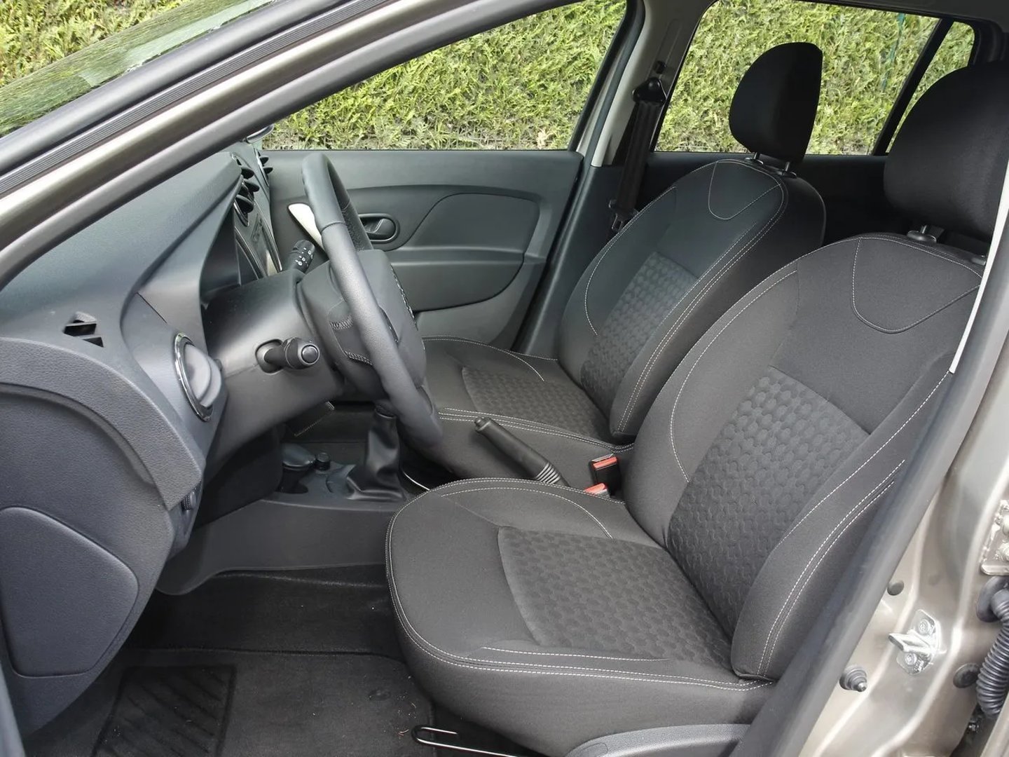 Dacia_Logan_2_generation__Estate_5-door__5.jpg