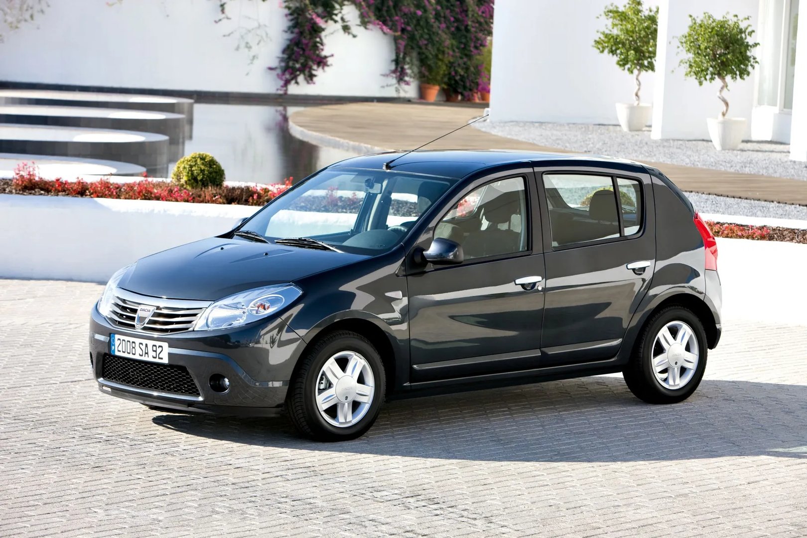 Dacia_Sandero_1_generation__Mini_5-doors__12.jpg