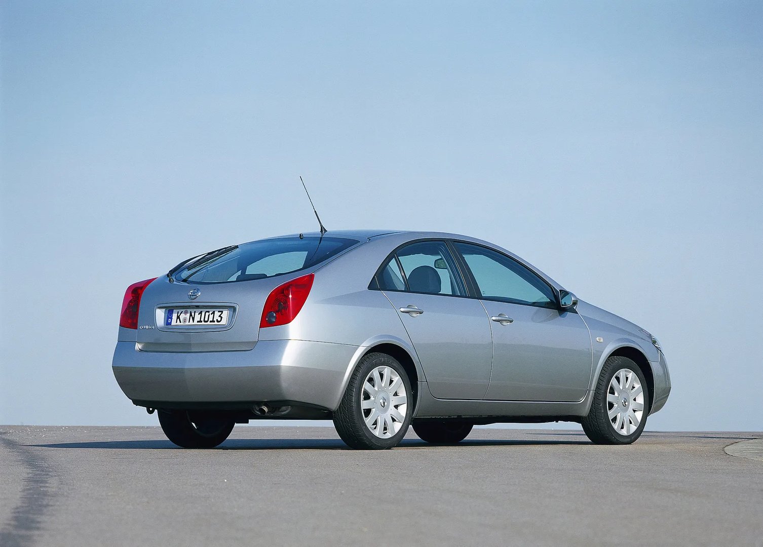 Nissan_Primera_3_generation__Hatchback_5-door__4.jpg