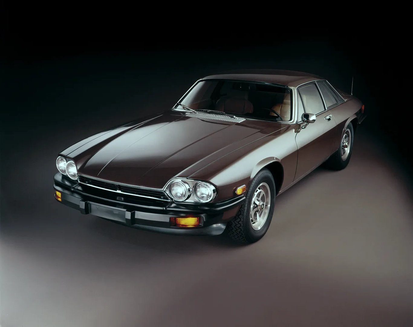 Jaguar_XJS_1_generation__Coupe__7.jpg