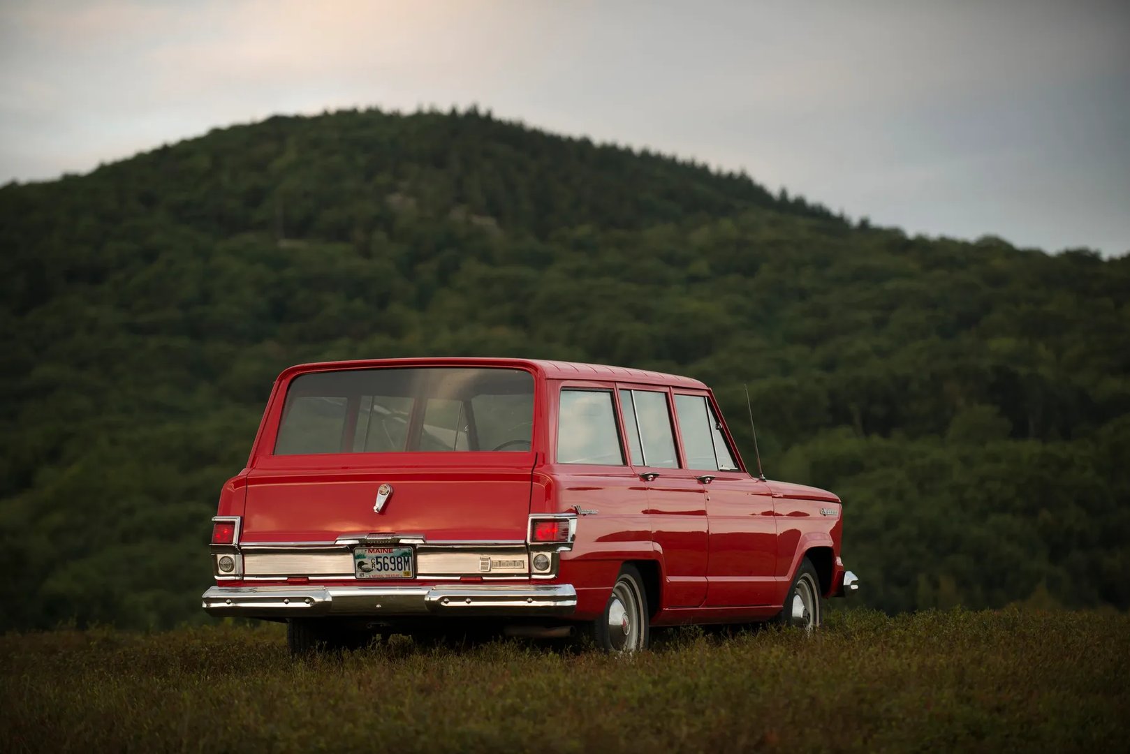 Jeep_Wagoneer_1_generation__SUV_5-doors__1.jpg