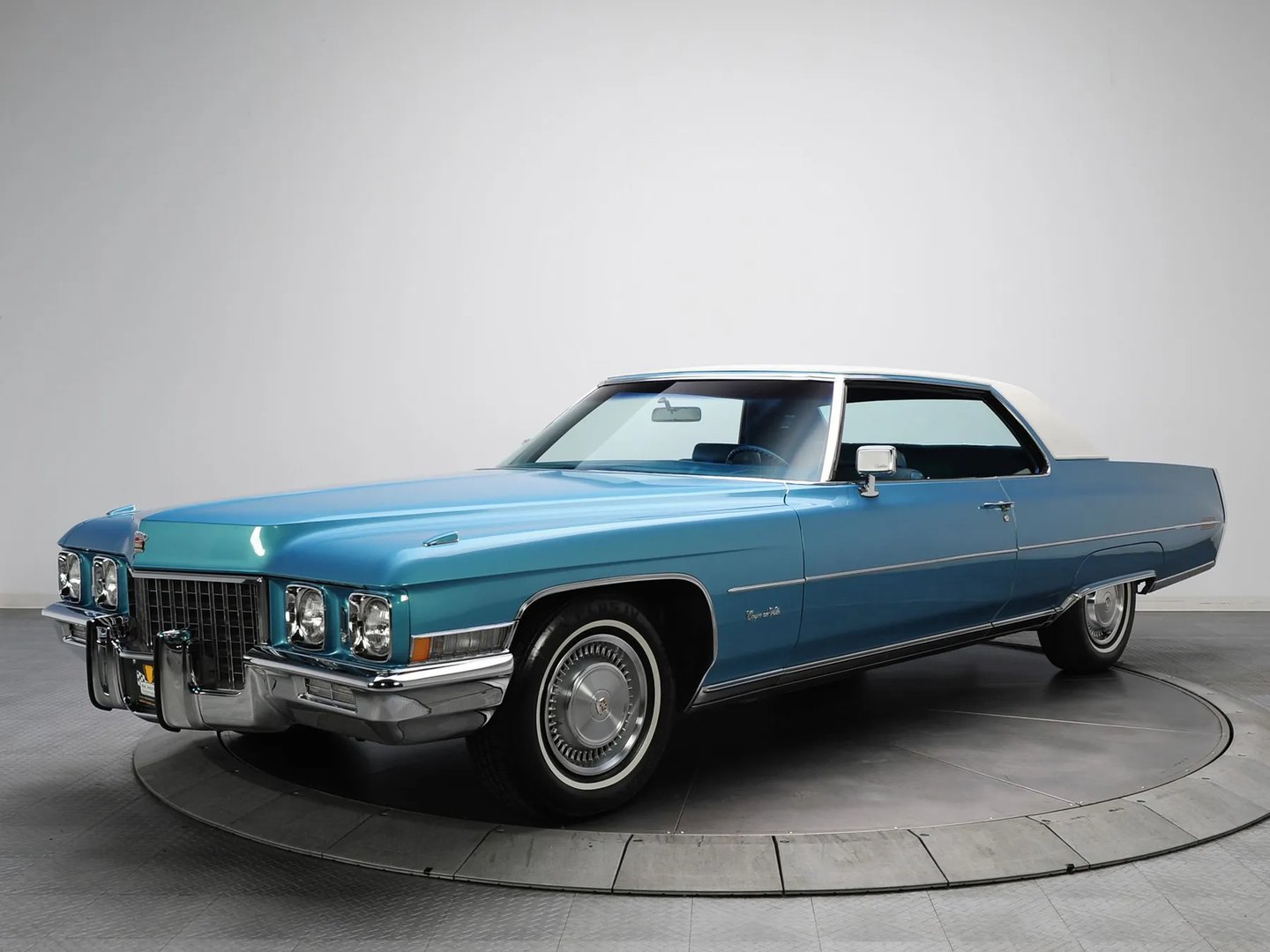 Cadillac_DeVille_4_generation__Coupe__8.jpg