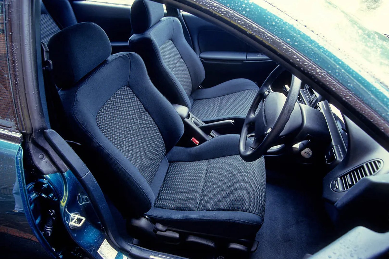 Mazda_Lantis_1_generation__Hatchback_5-door__8.jpg