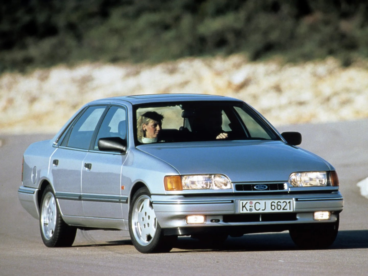 Ford_Scorpio_1_generation__Sedan__4.jpg