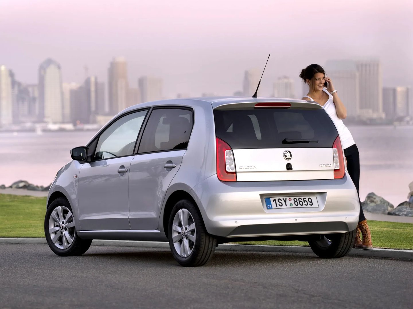 Skoda_Citigo_1_generation__Mini_5-doors__6.jpg