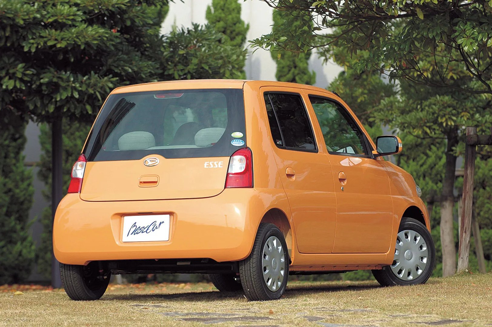 Daihatsu_Esse_1_generation__Mini_5-doors__2.jpg