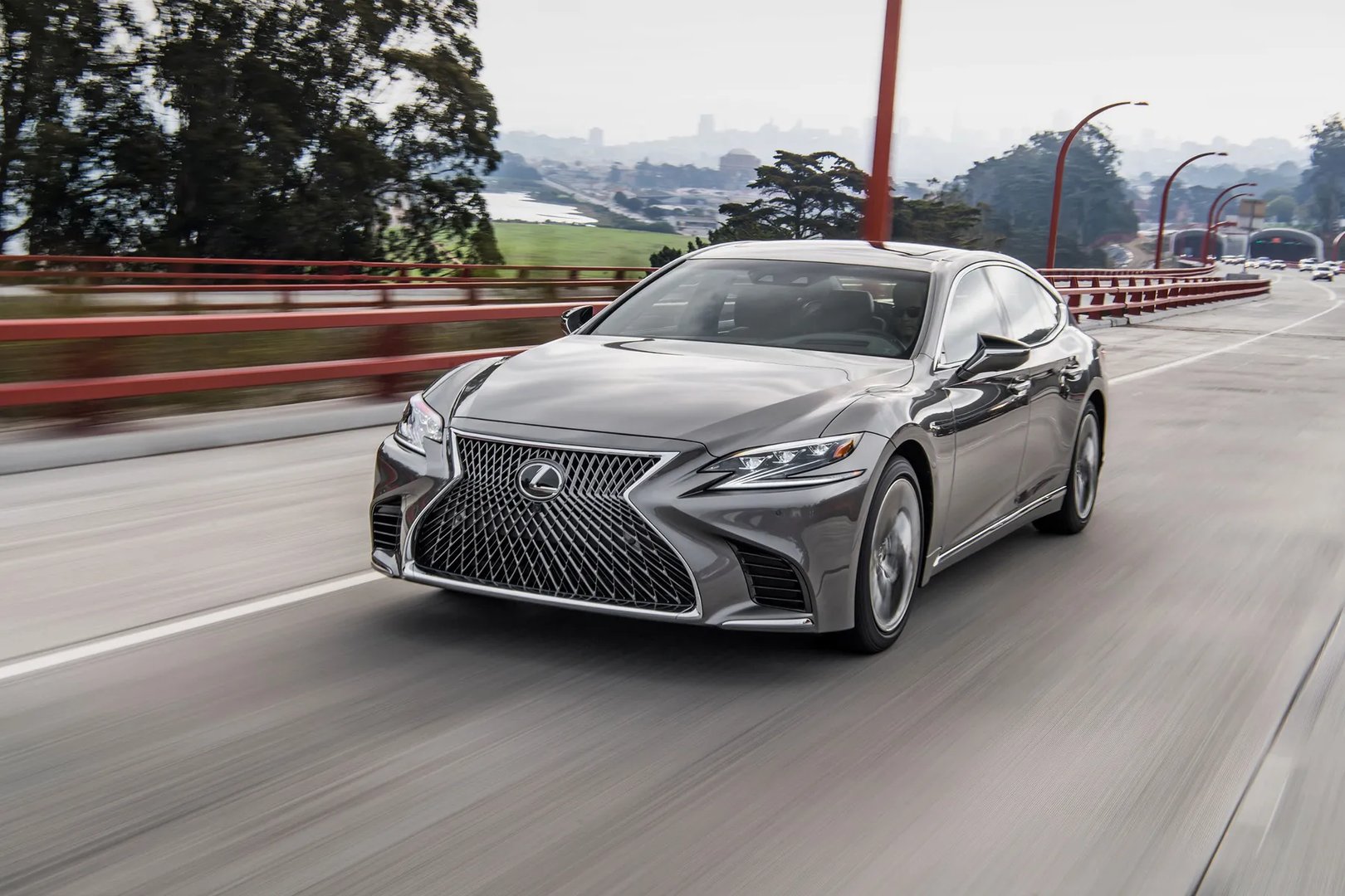 Lexus_LS_5_generation__Sedan__2.jpg