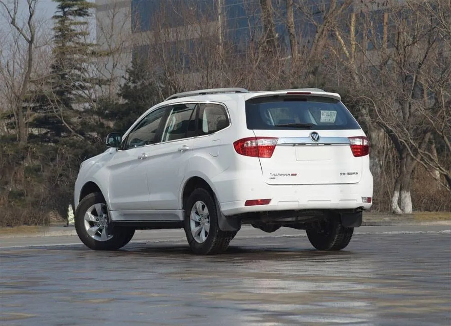 Foton_Sauvana_1_generation__SUV_5-doors__11.jpg