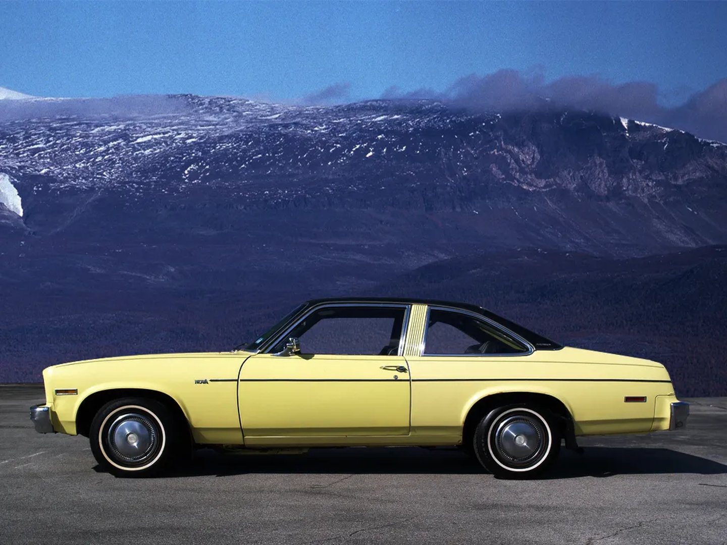 Chevrolet_Nova_4_generation__Hatchback_3-door__1.jpg