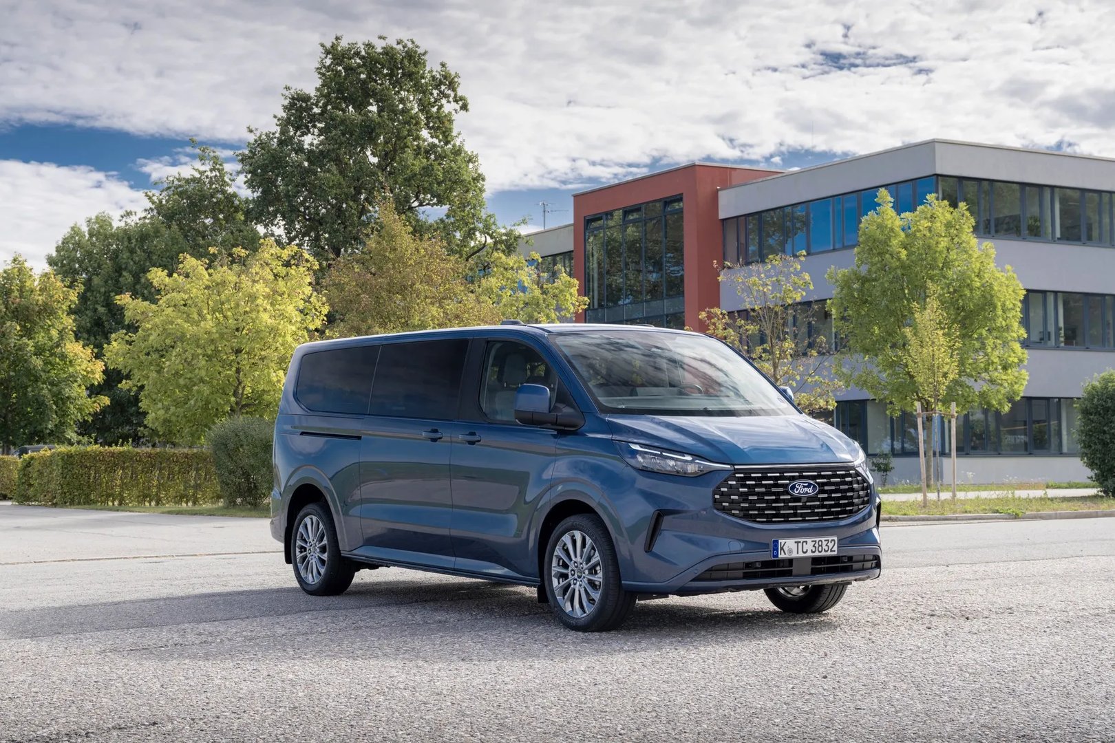 Ford_Tourneo_Custom_2_generation__Minivan_Long__6.jpg