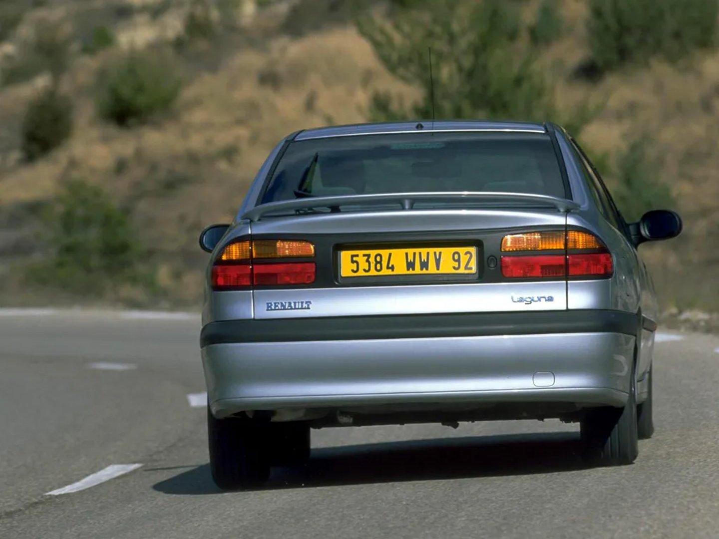 Renault_Laguna_1_generation__Liftback__3.jpg