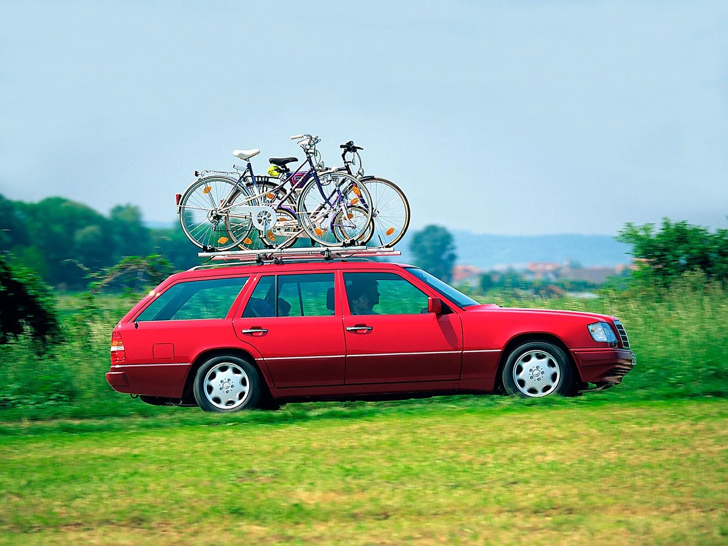 Mercedes_E-Class_1_generation_restyling__Estate_5-door__3.jpg