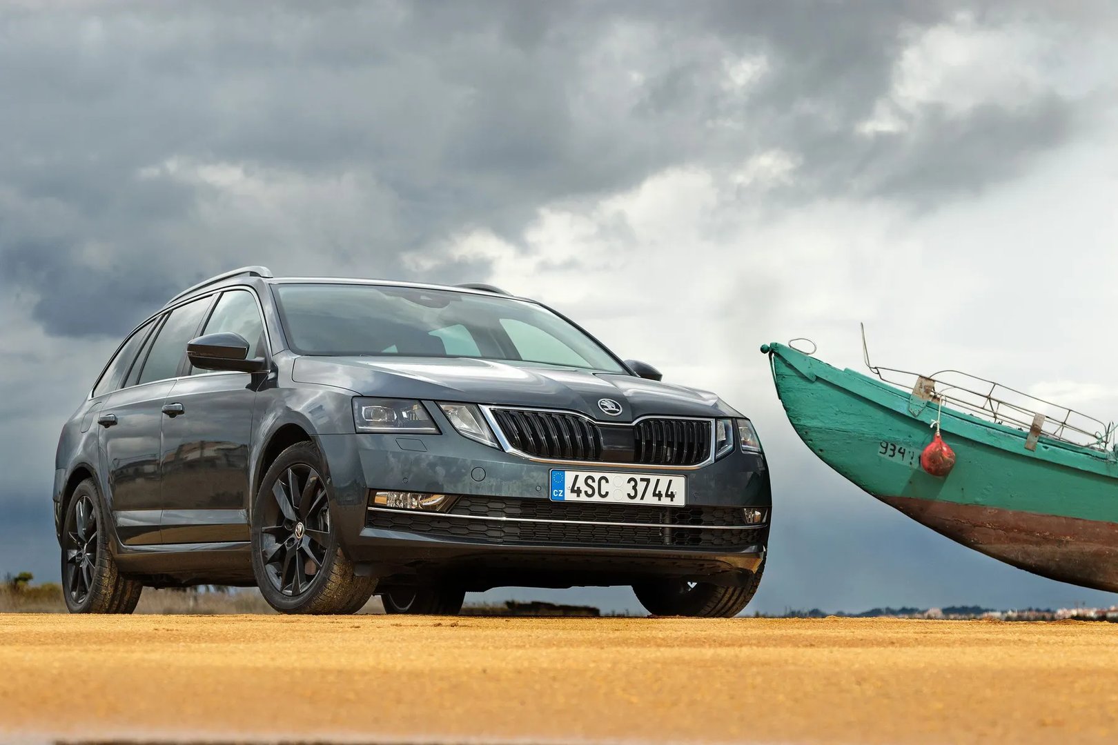 Skoda_Octavia_3_generation_restyling__Estate_5-door__7.jpg