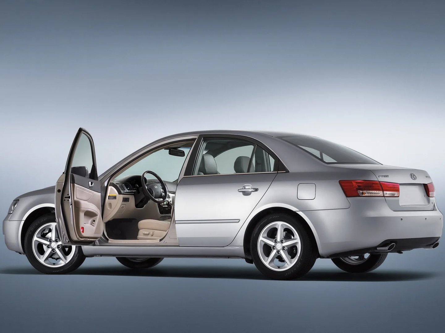 Hyundai_Sonata_5_generation__Sedan__10.jpg