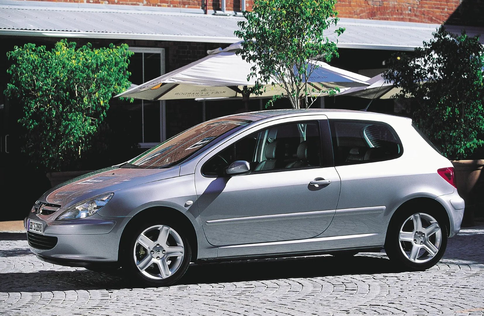 Peugeot_307_1_generation__Hatchback_3-door__2.jpg