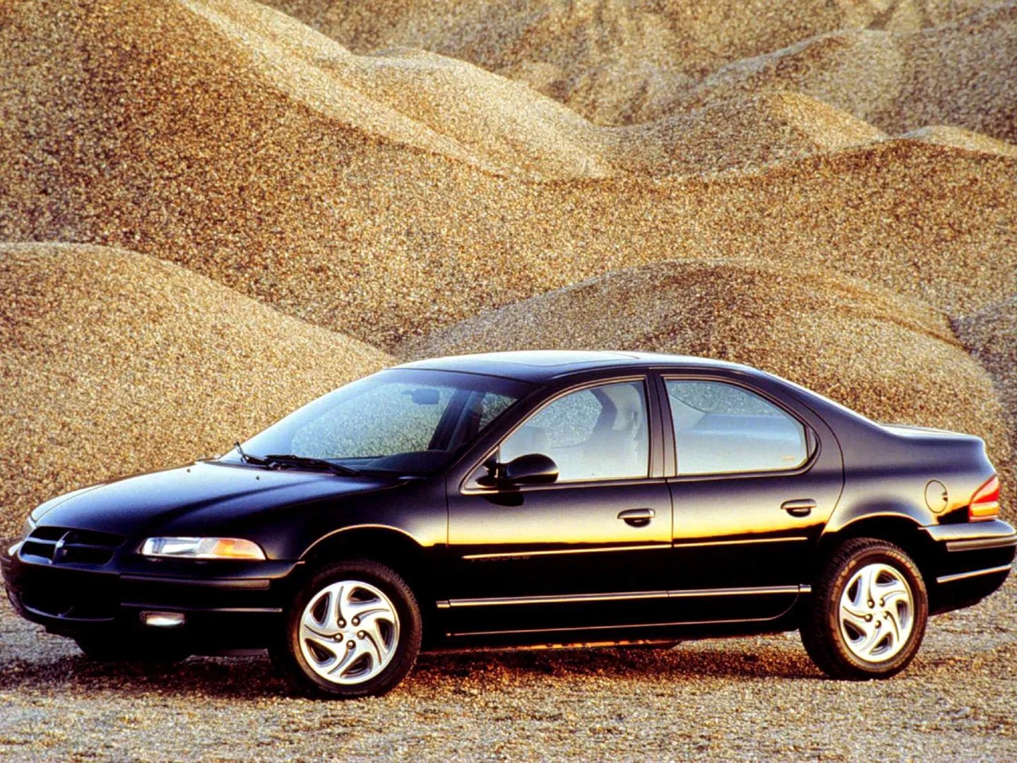 Chrysler_Stratus_1_generation__Sedan__2.jpg