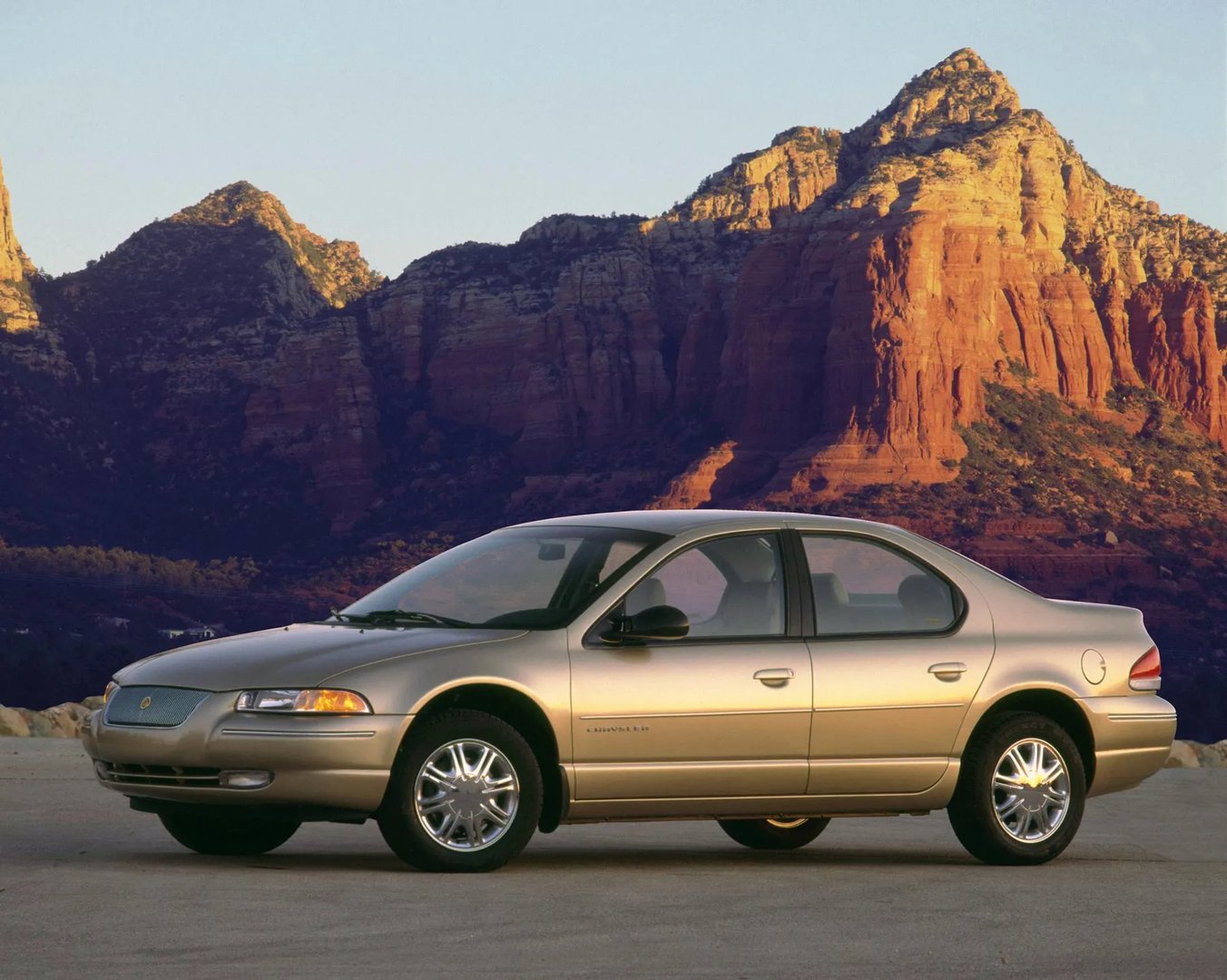 Chrysler_Cirrus_1_generation__Sedan__3.jpg