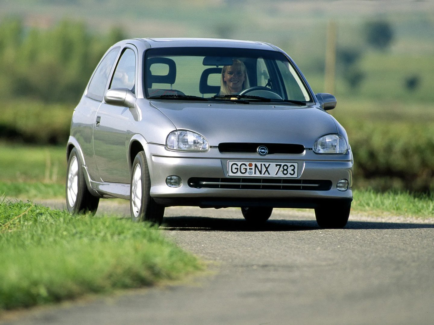 Opel_Corsa_2_generation__Mini_3-doors__13.jpg