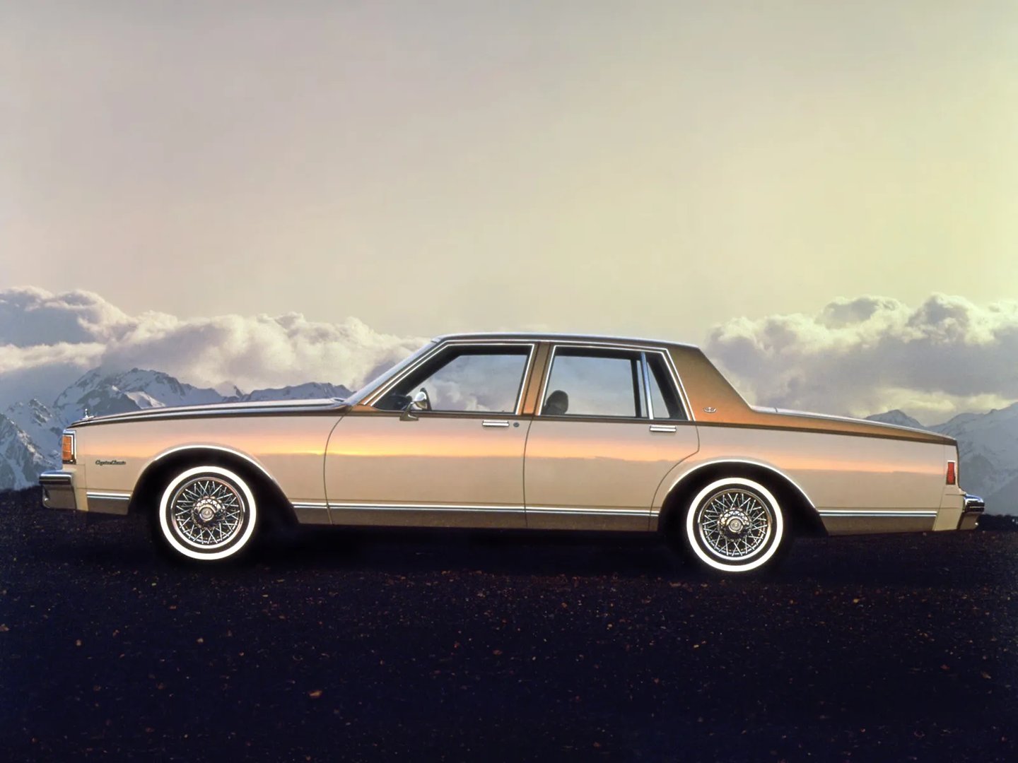 Chevrolet_Caprice_3_generation__Sedan__13.jpg