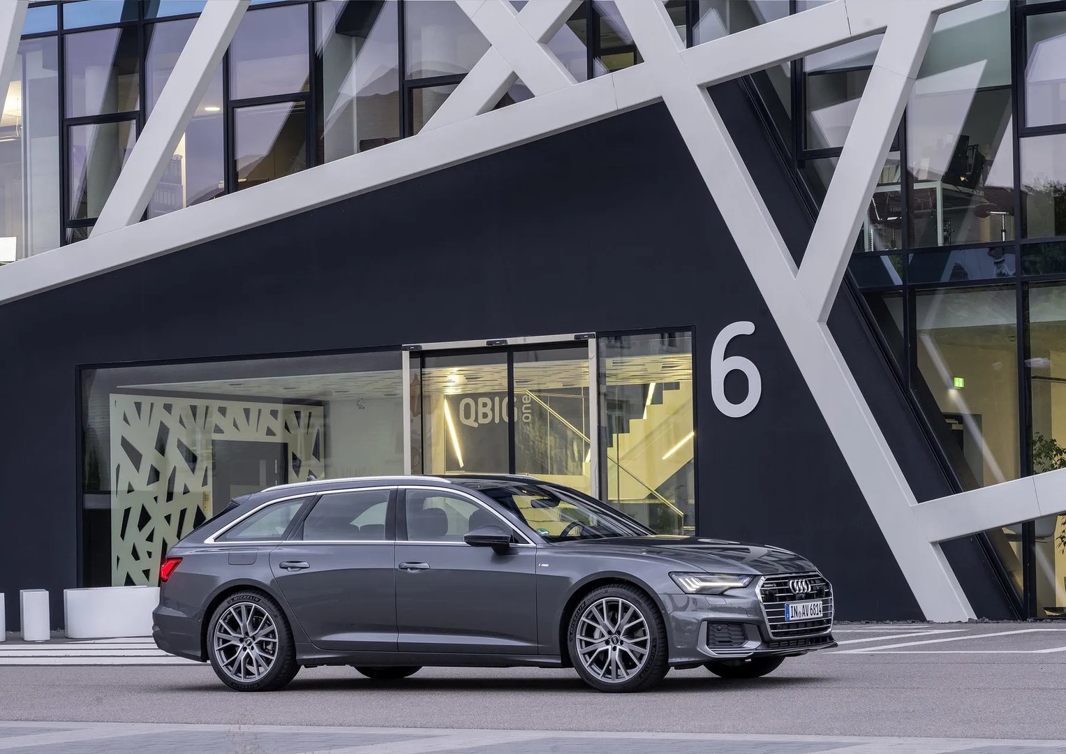 Audi_A6_5_generation__Estate_5-door__11.jpg