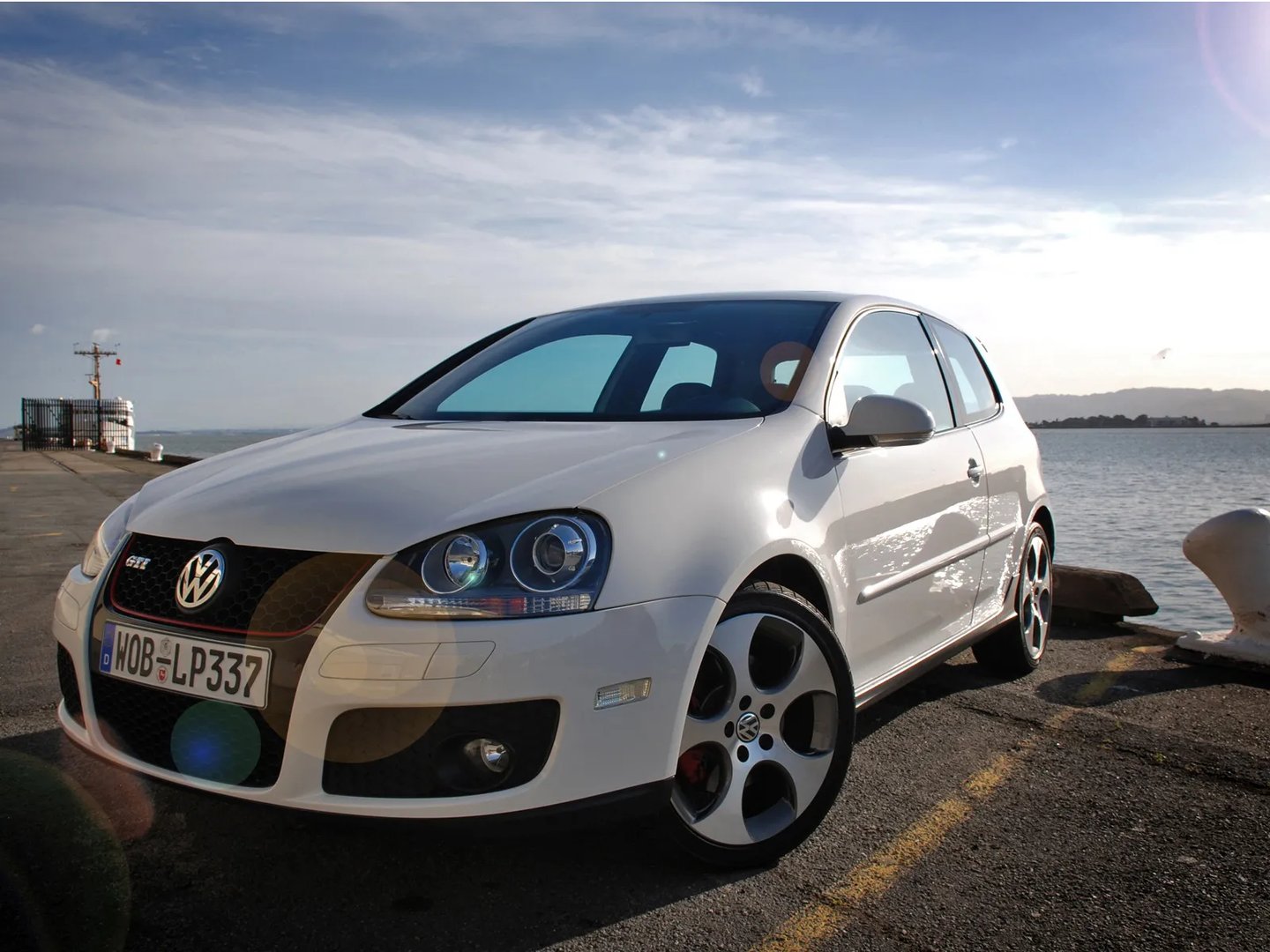 —  Hatchback 3-door