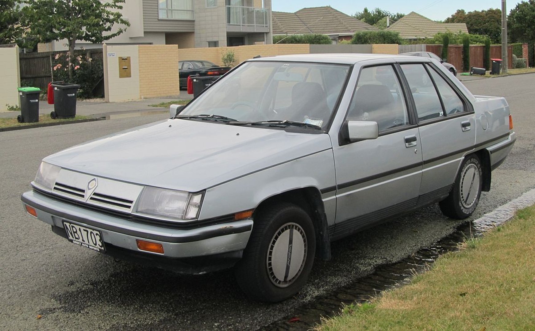 proton_Saga_1_generation__Sedan__4.jpg