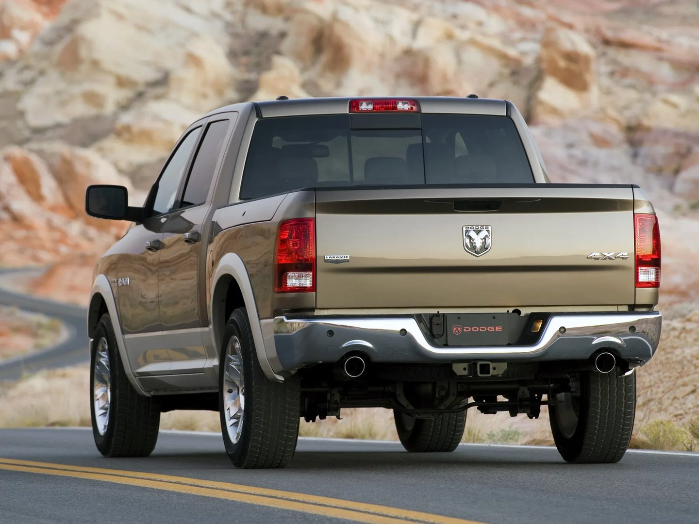 Dodge_RAM_4_generation__Pickup_double-cab__10.jpg
