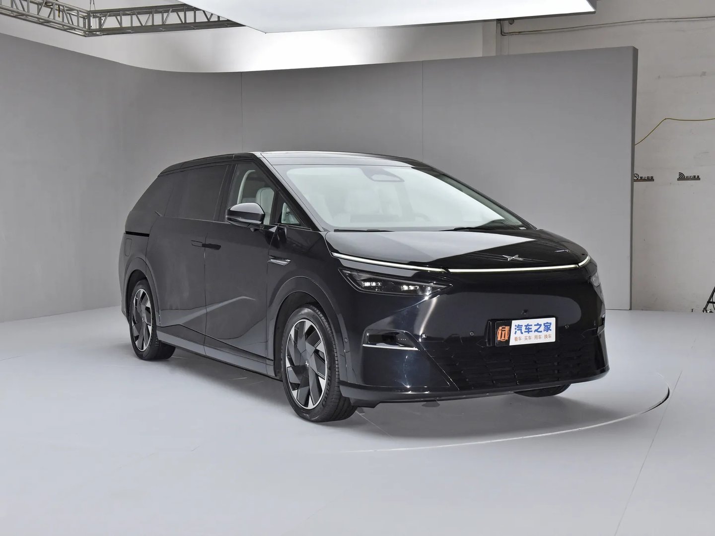 —  Minivan 