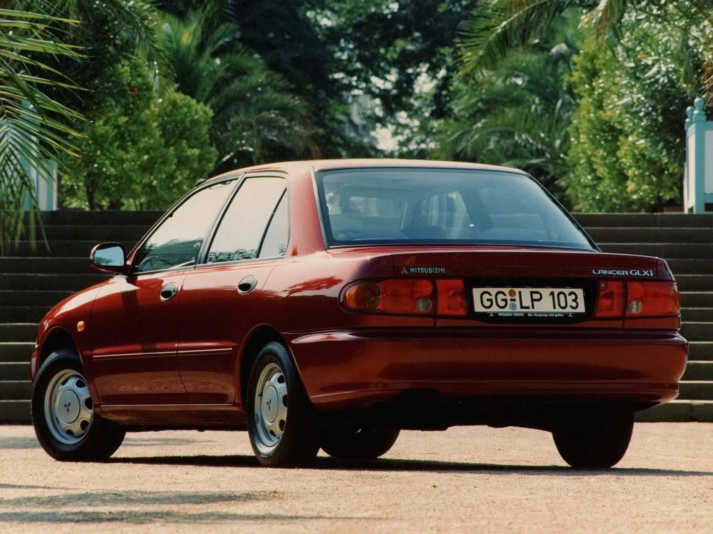 Mitsubishi_Lancer_7_generation__Sedan__2.jpg