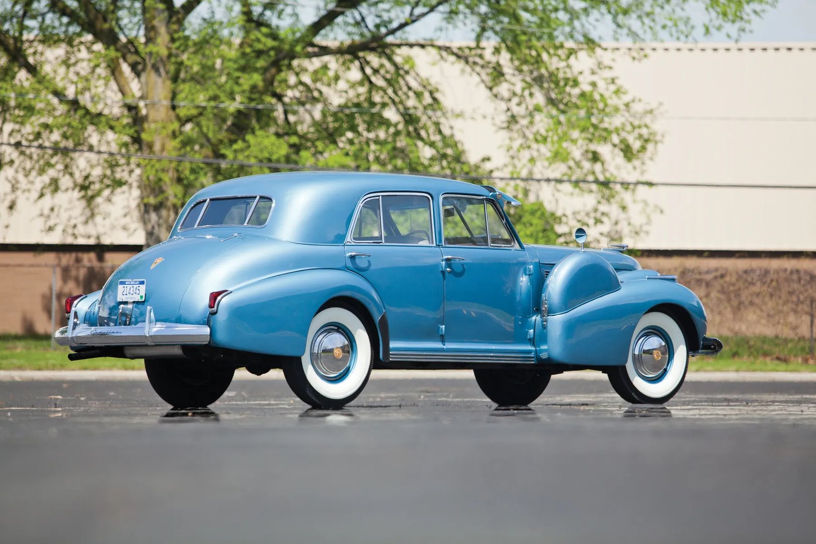 Cadillac_Sixty_Special_1_generation__Sedan__4.jpg