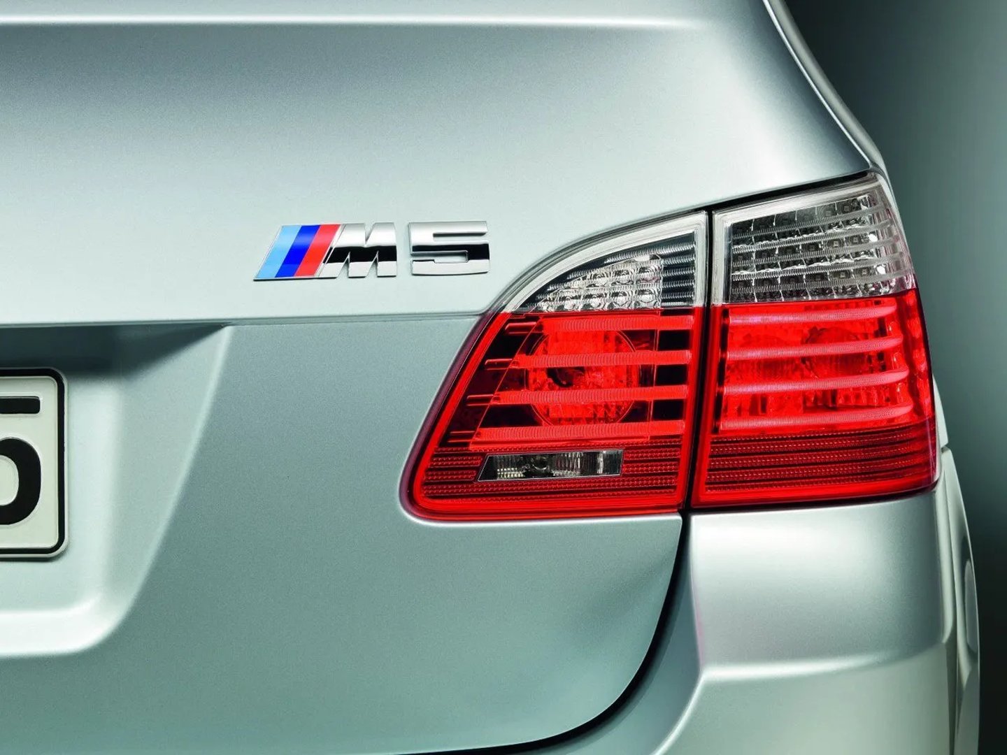 BMW_M5_4_generation__Estate_5-door__6.jpg