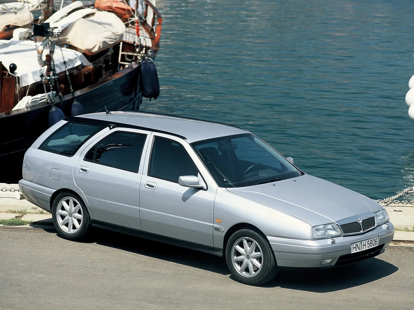 Lancia_Kappa_1_generation__Estate_5-door__5.jpg
