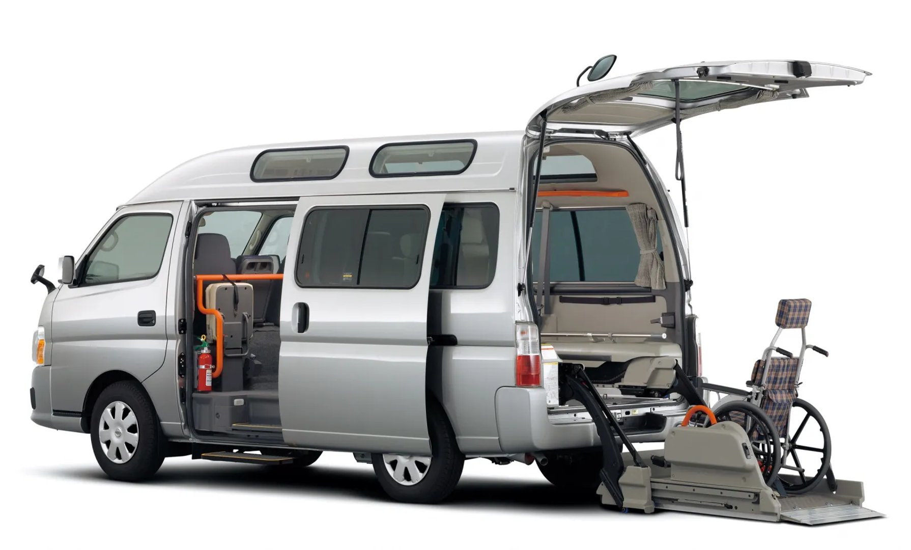 Nissan_Caravan_4_generation__Minivan__11.jpg