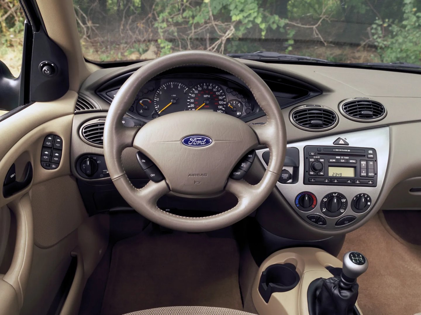 Ford_Focus_(North_America)_1_generation__Hatchback_5-door__5.jpg
