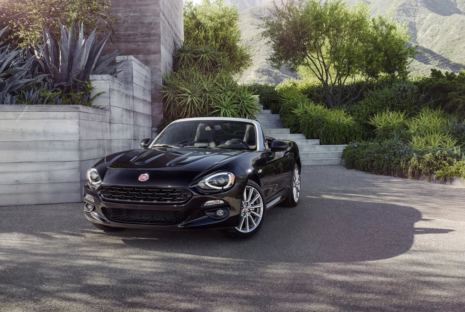 Fiat_124_Spider_1_generation__Roadster__13.jpg